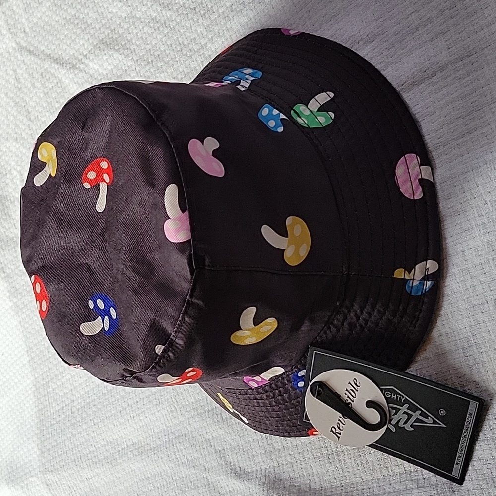 Eighty Eight Black Mushroom Reversible Bucket Hat Size Small NWT
